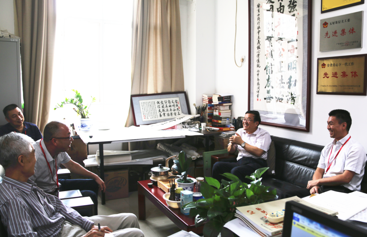 校党委书记陈秋明、副书记杨平看望关工委老同志