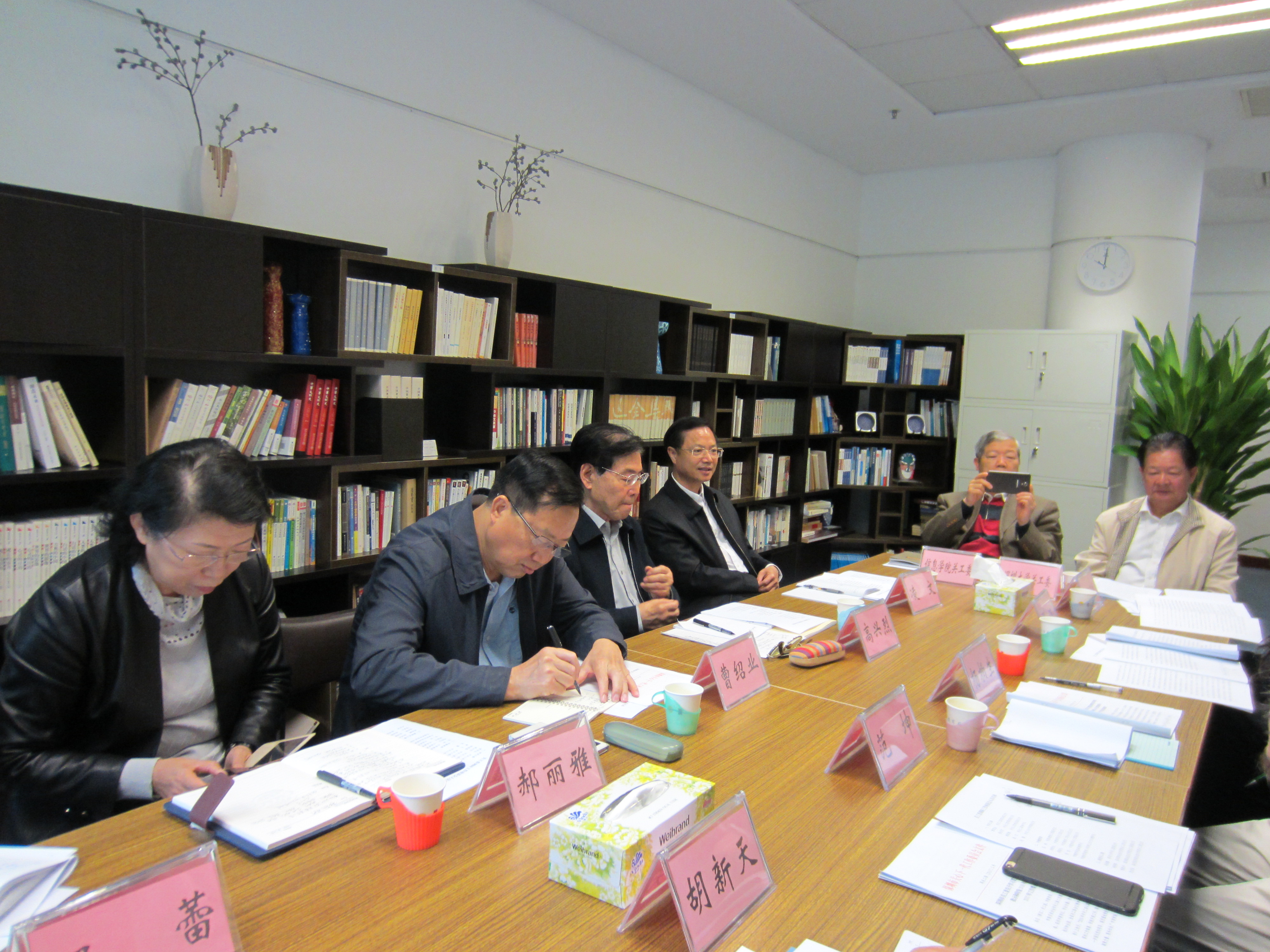 我校关工委参加市关工委工作调研座谈会