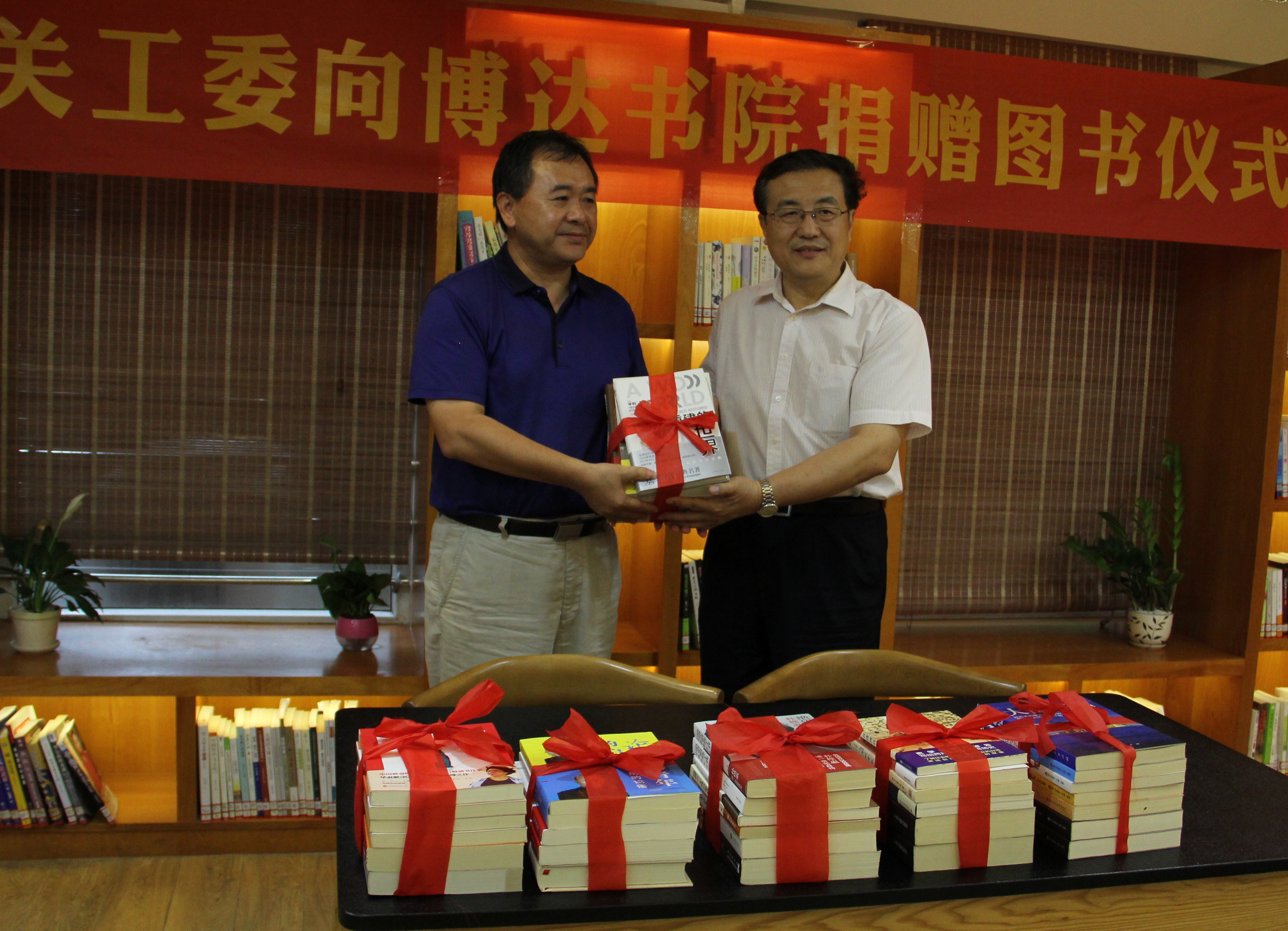 送书上门，开展阅读党史国史活动