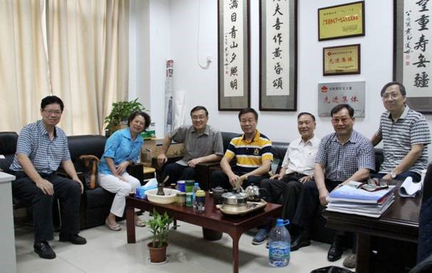 广东省教育系统关工委主任王玉学一行来校调研