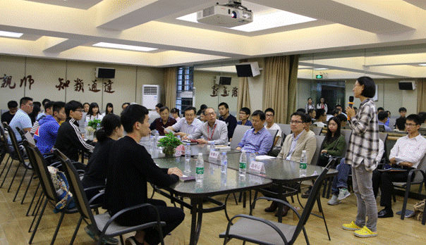 校园文学刊物《官龙山》第一期作者座谈会举行